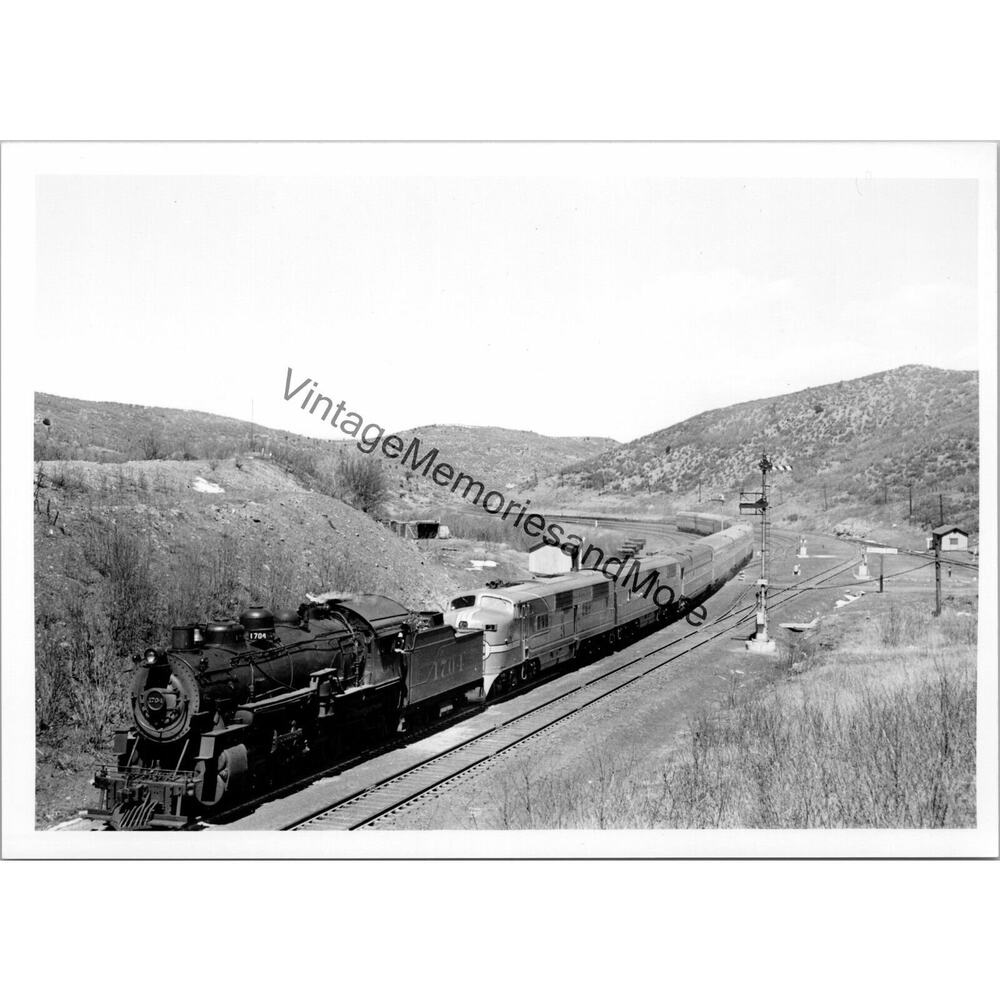 Vtg Atchison, Topeka & Santa Fe - ATFE Railway "1704 / 3" Locomotives T3-447
